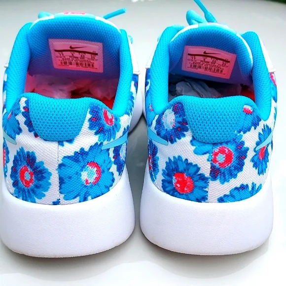 Nike Shoes - Picture 4 of 8